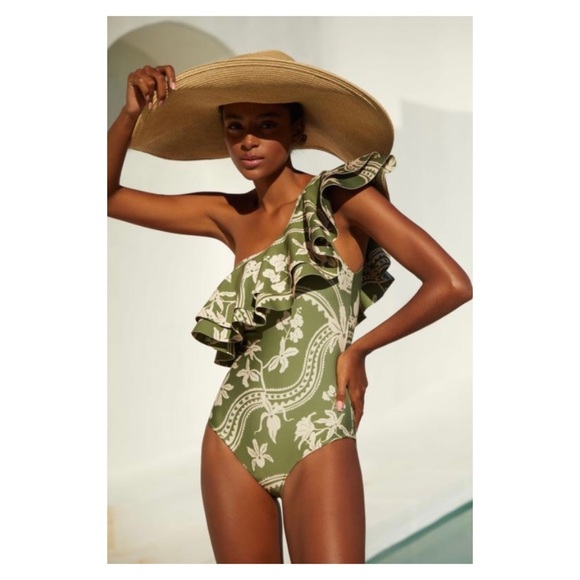 Becca By Rebecca Virtue Santa Catarina One-Piece Swimsuit – Textured Rib Striped Design, Medium
